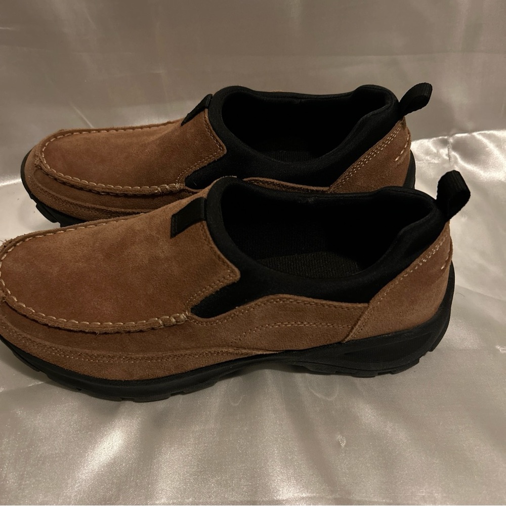 Shoes - Picture 2 of 9